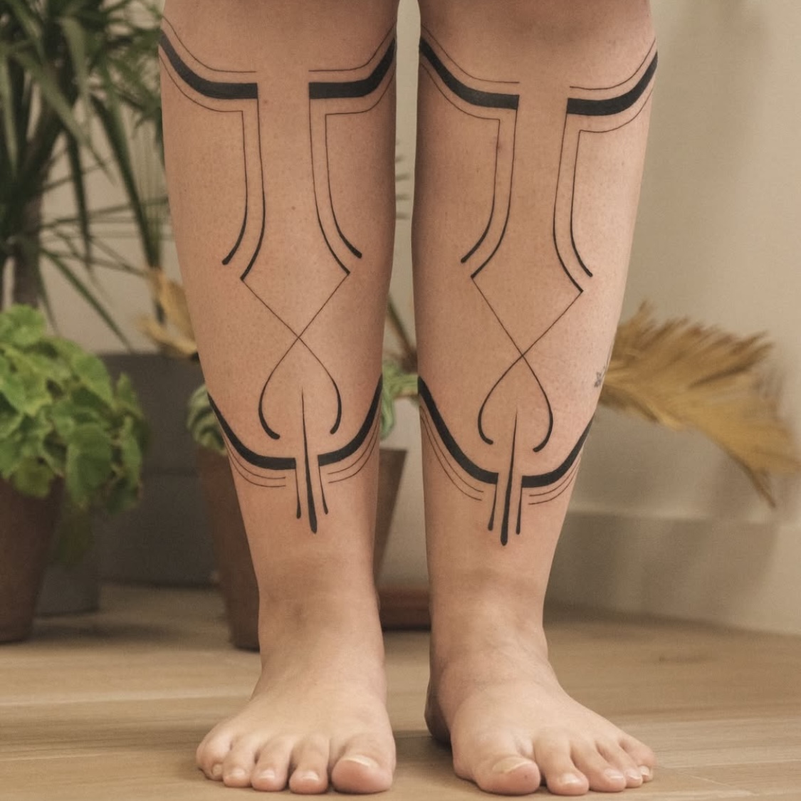 Tatuaje minimalista de líneas