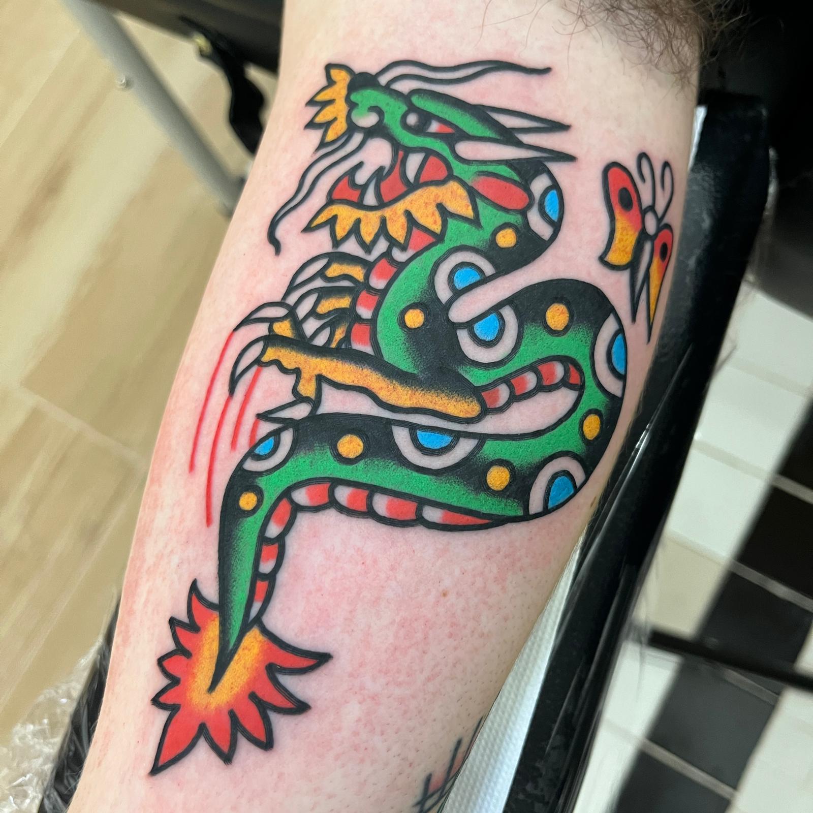 Tatuaje de dragón colorido